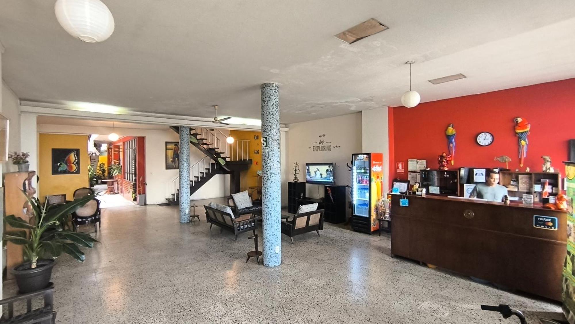 Flying Dog Hostel Iquitos Exterior photo