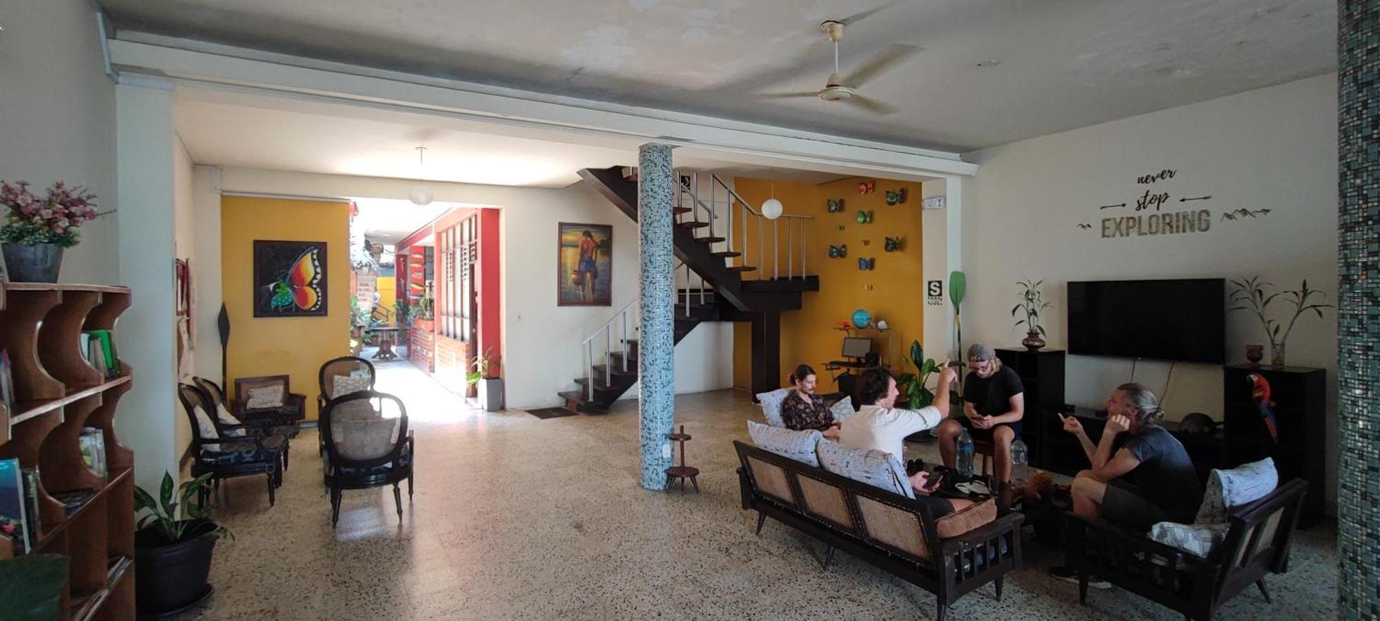 Flying Dog Hostel Iquitos Exterior photo