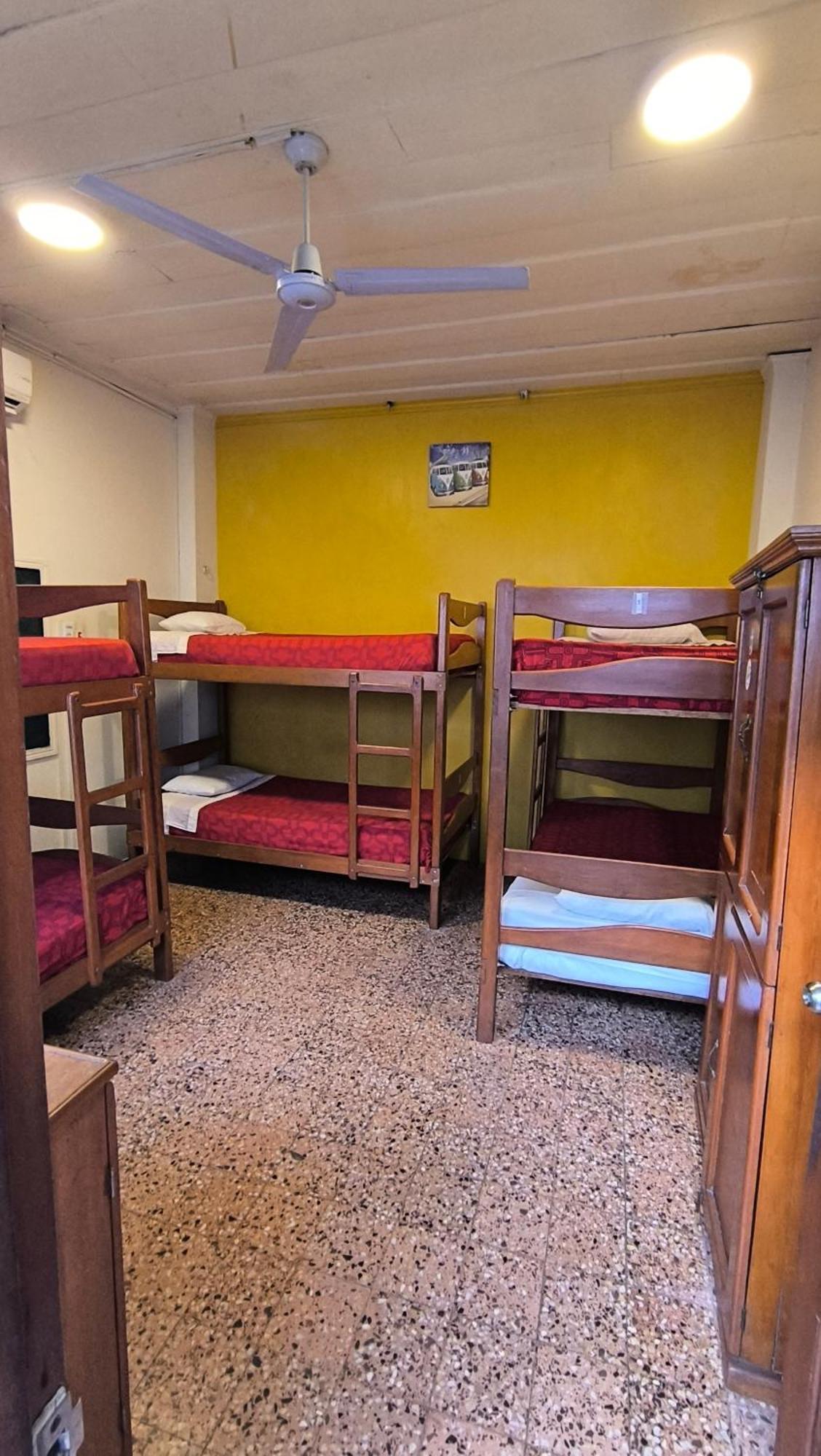 Flying Dog Hostel Iquitos Exterior photo
