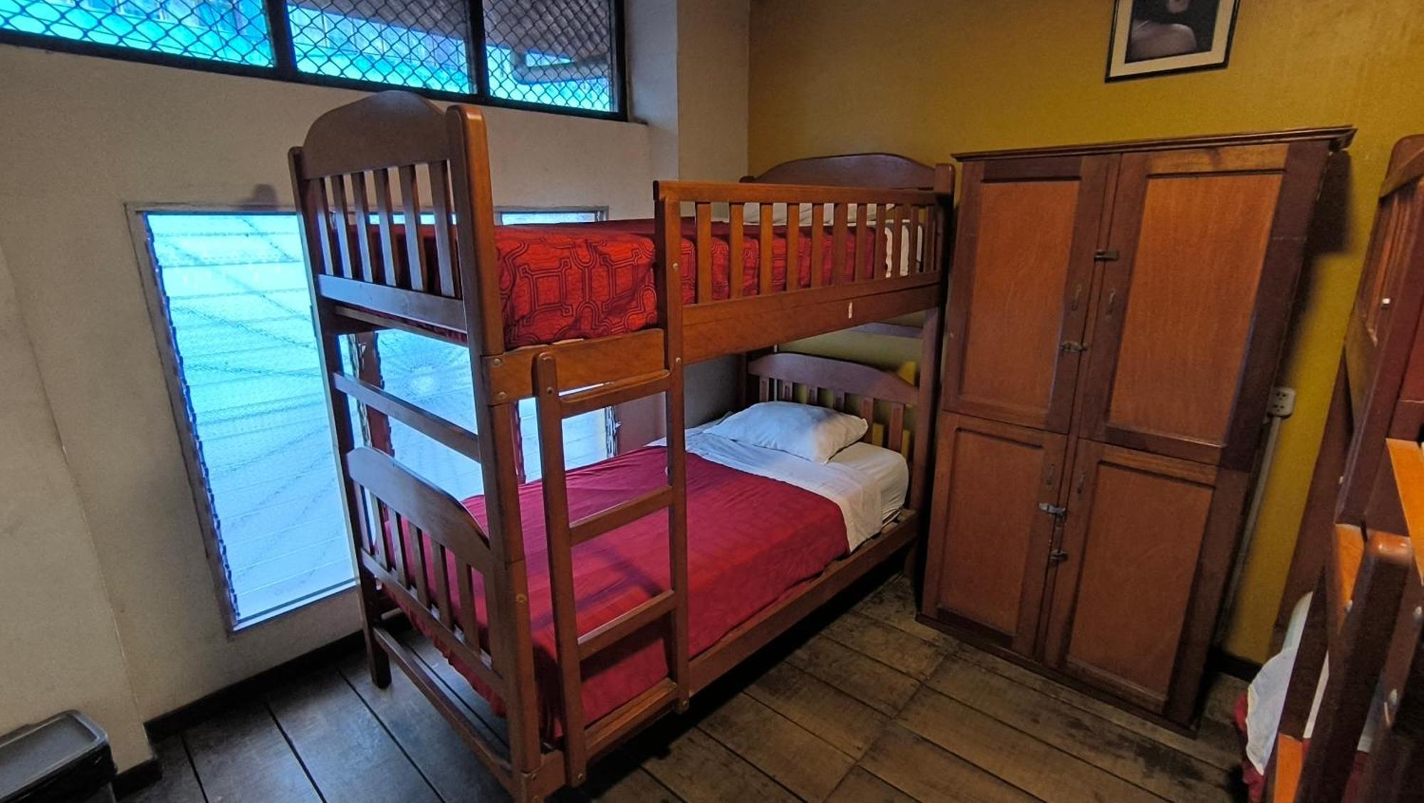 Flying Dog Hostel Iquitos Exterior photo