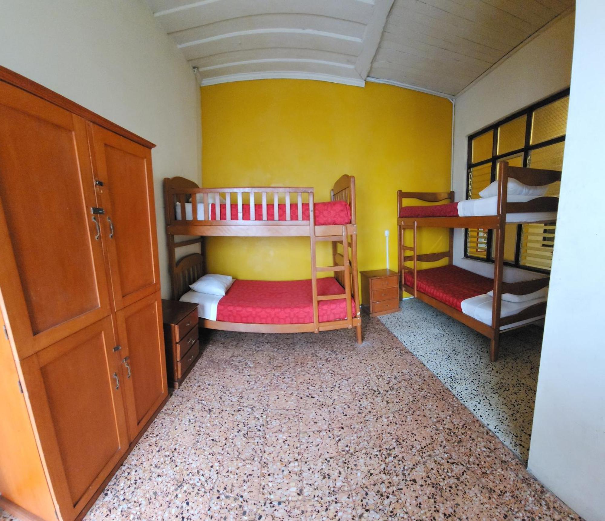 Flying Dog Hostel Iquitos Exterior photo