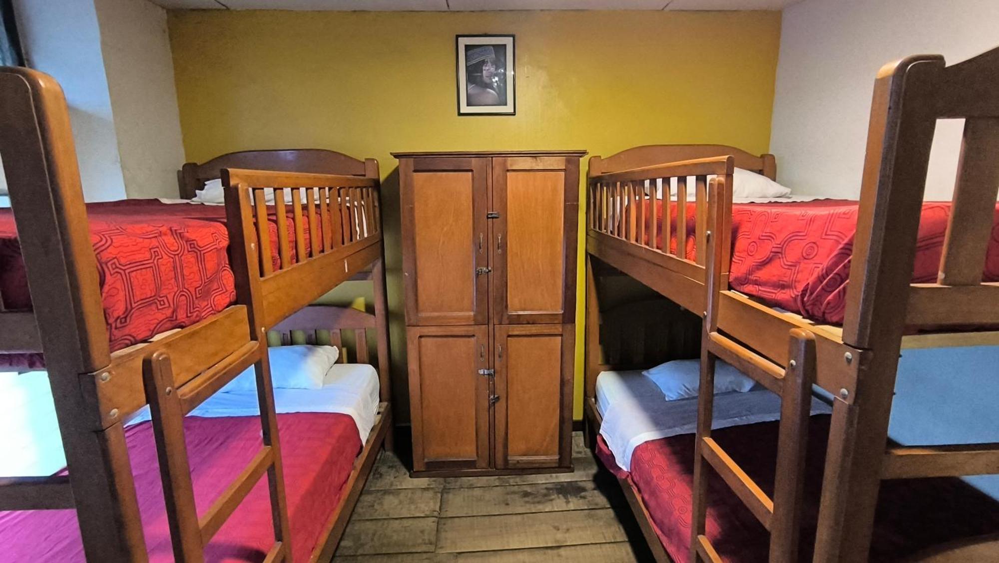 Flying Dog Hostel Iquitos Exterior photo